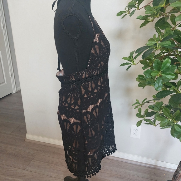 Forever 21 Formal Lace-Trim Dress Size Medium NWT - Picture 2 of 15